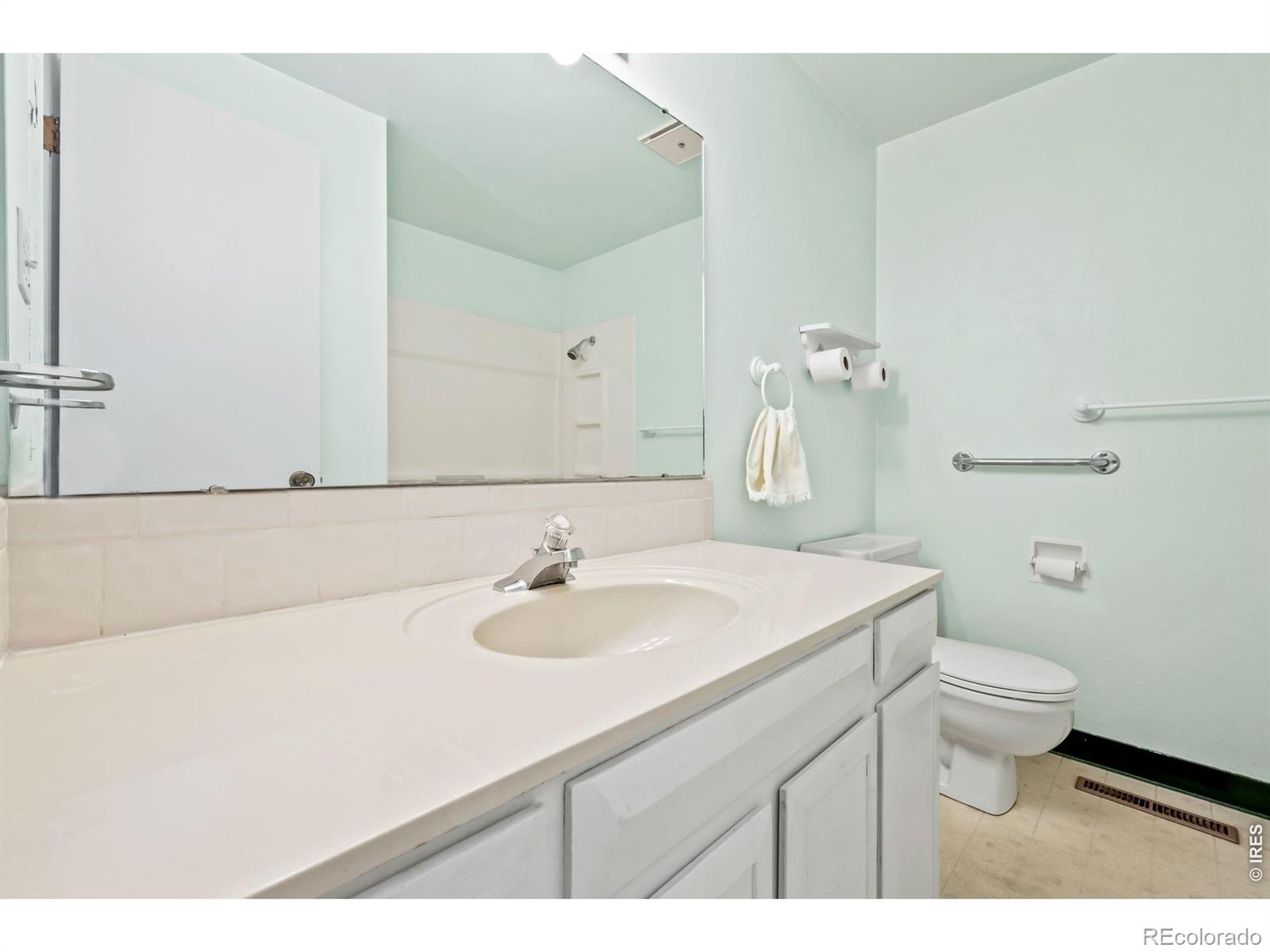 MLS Image #18 for 1617 s coffman street,longmont, Colorado