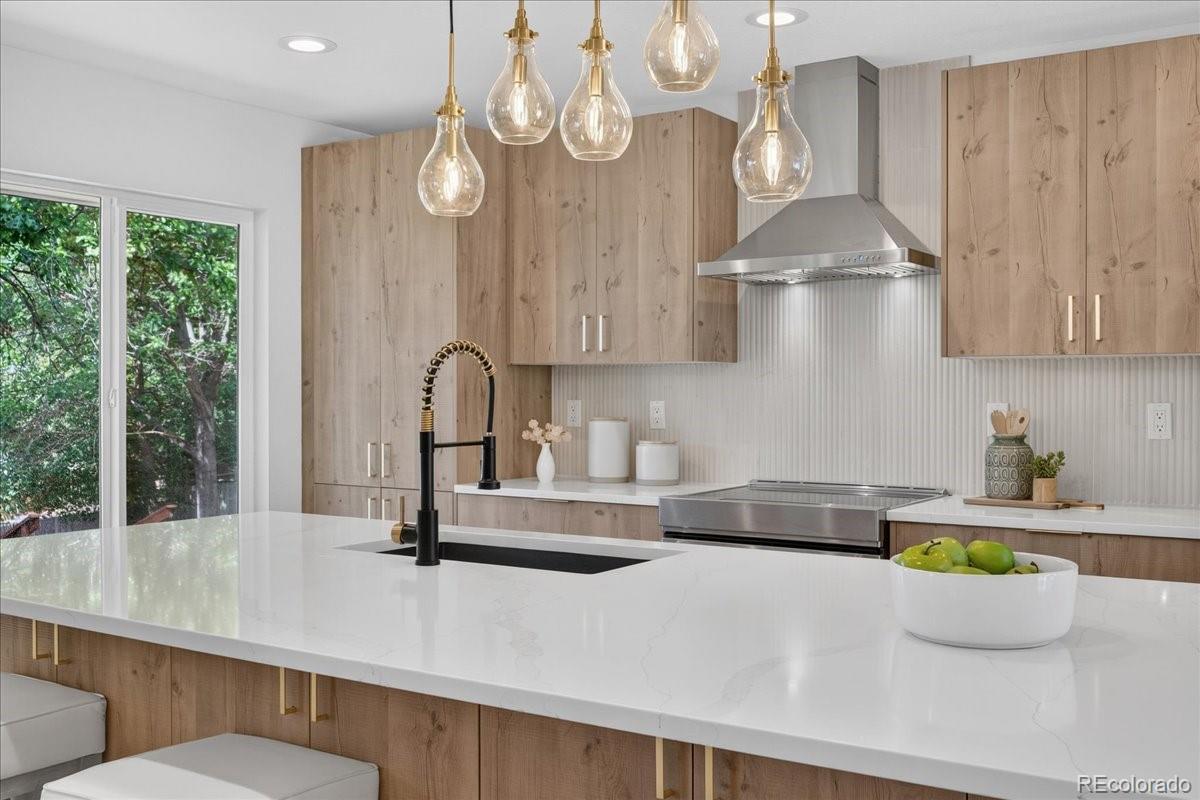 MLS Image #14 for 2295 s beeler way,denver, Colorado