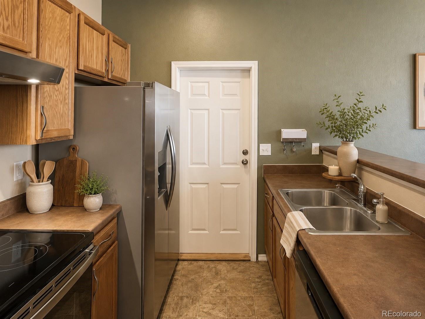 MLS Image #6 for 6725 s winnipeg circle,aurora, Colorado
