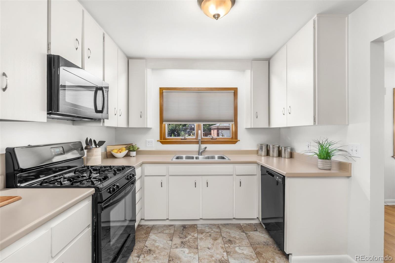 MLS Image #11 for 10964 e 109th place,denver, Colorado