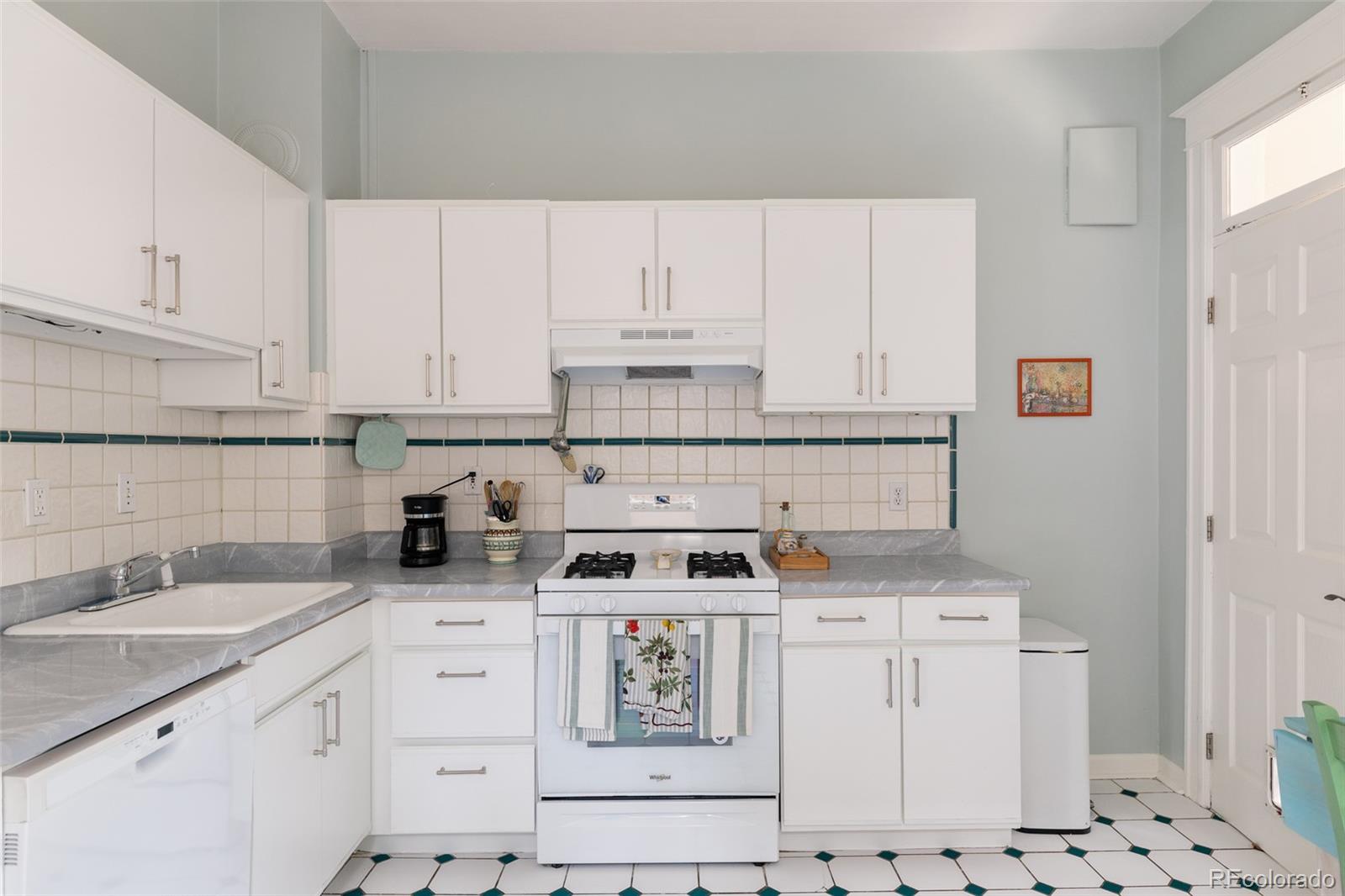 MLS Image #13 for 210 s emerson street,denver, Colorado