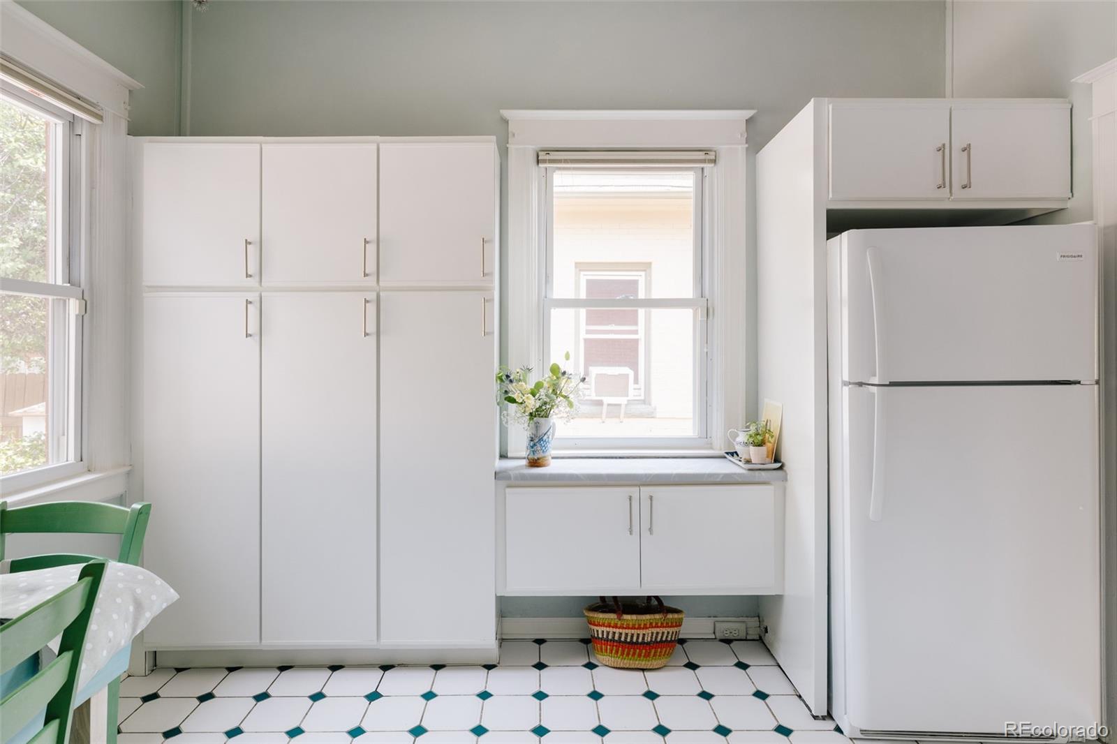 MLS Image #14 for 210 s emerson street,denver, Colorado