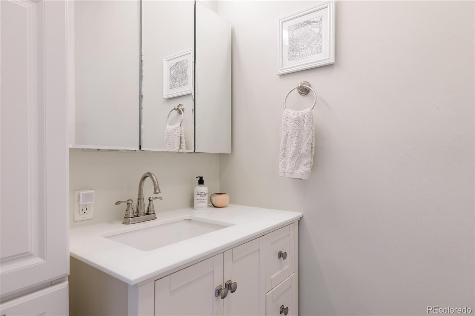 MLS Image #17 for 210 s emerson street,denver, Colorado