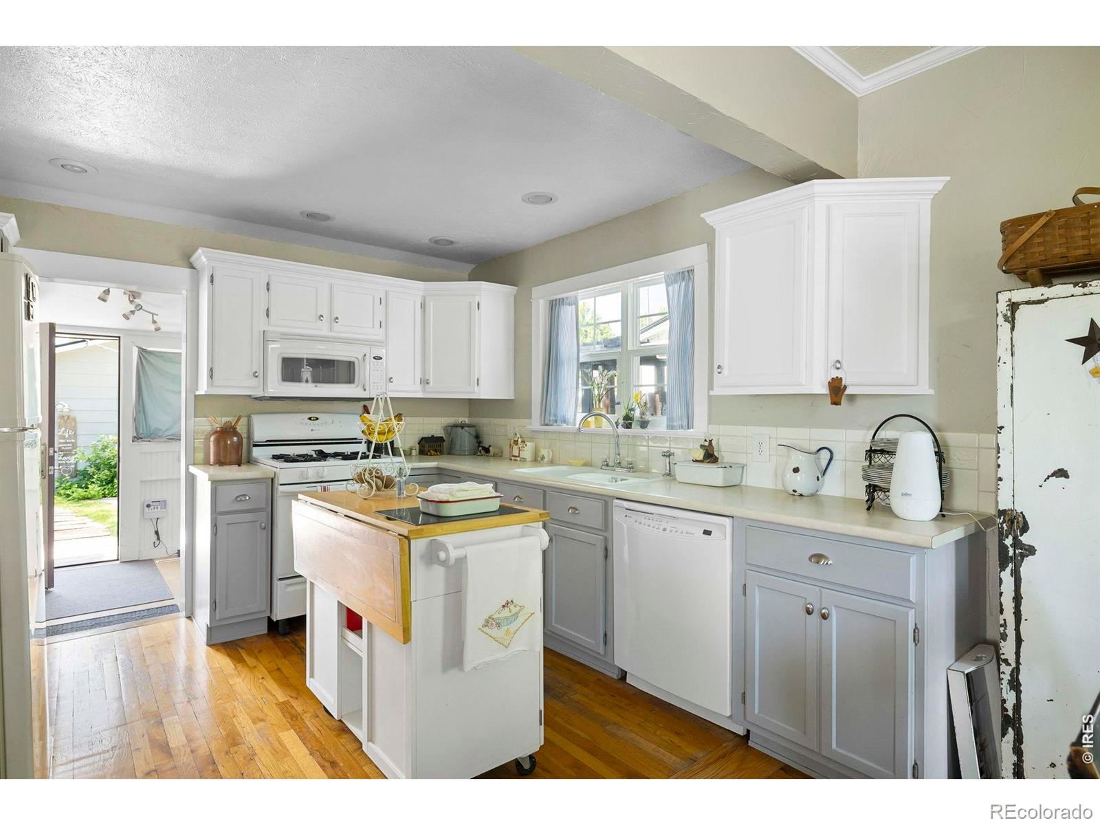 MLS Image #5 for 548 w 5th street,loveland, Colorado