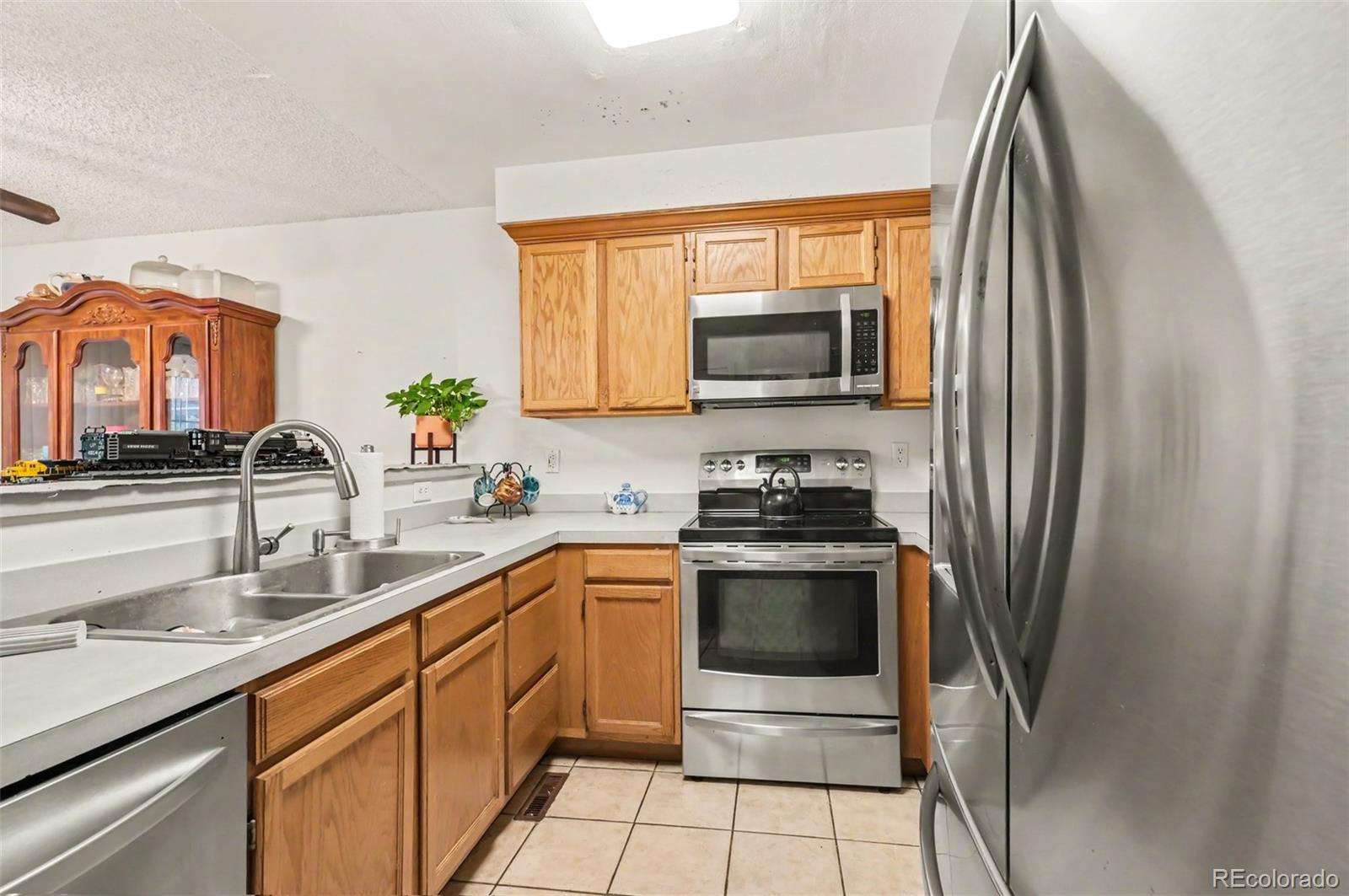 MLS Image #5 for 933 s evanston circle ,aurora, Colorado