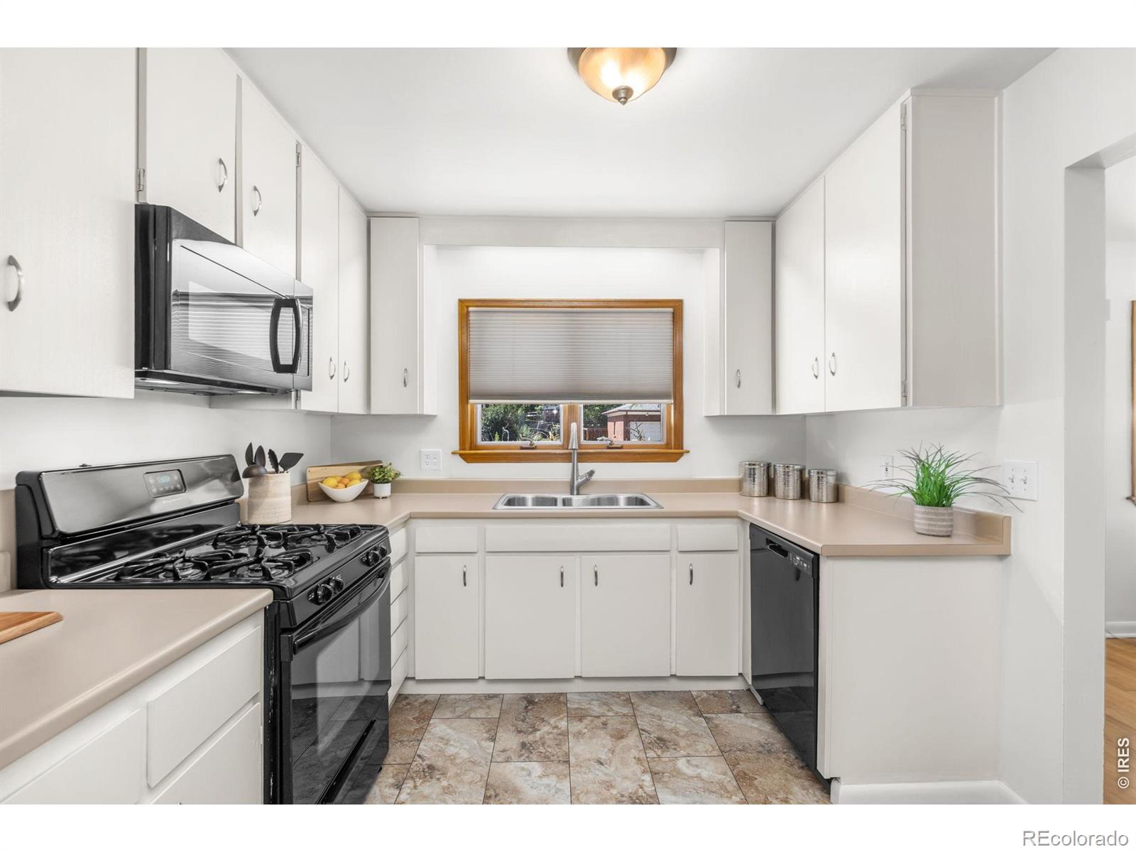 MLS Image #11 for 10964 e 109th place,northglenn, Colorado