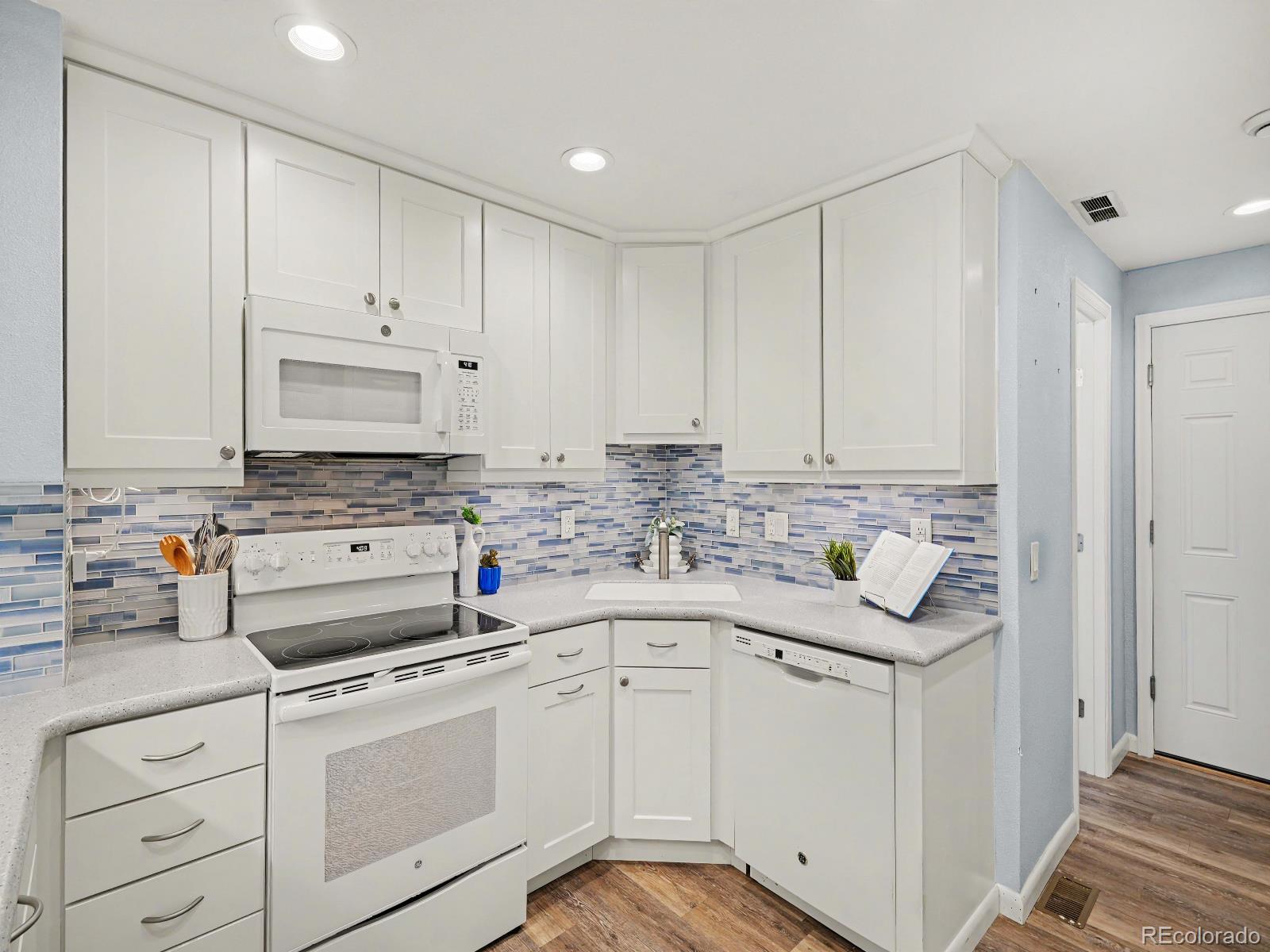 MLS Image #4 for 3030 s macon circle ,aurora, Colorado