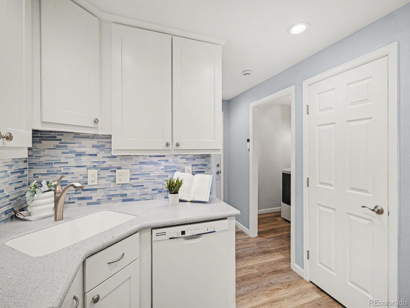 MLS Image #6 for 3030 s macon circle ,aurora, Colorado