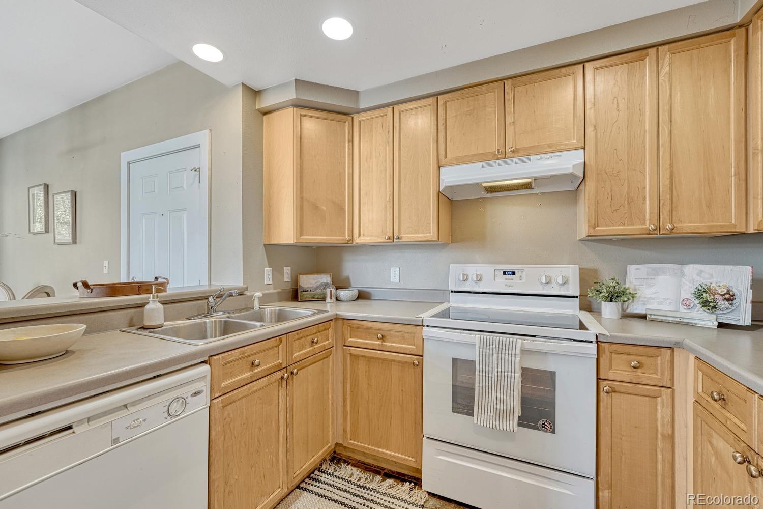 MLS Image #4 for 2818  syracuse street 218,denver, Colorado