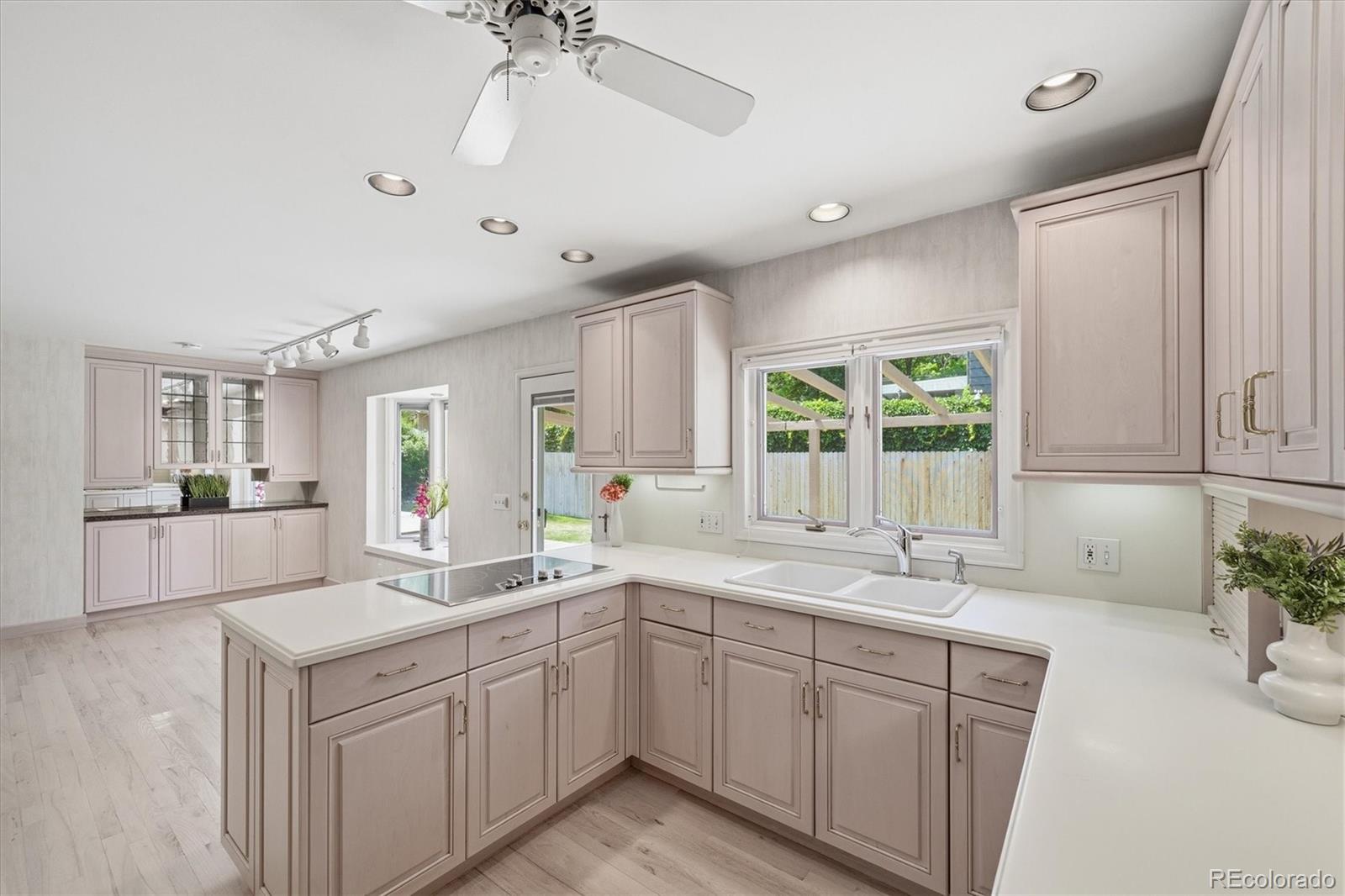 MLS Image #10 for 2182 w briarwood avenue,littleton, Colorado