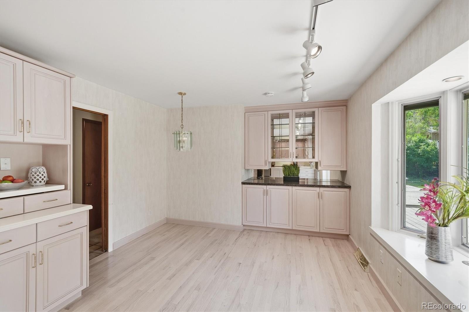 MLS Image #13 for 2182 w briarwood avenue,littleton, Colorado
