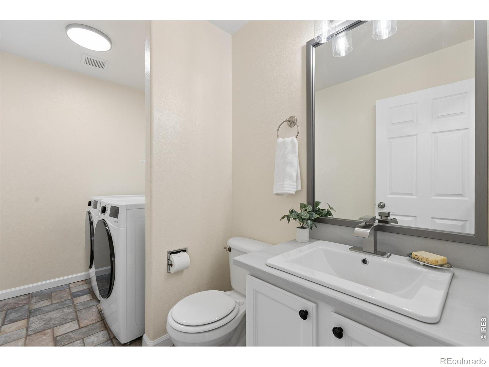 MLS Image #16 for 12582  dale court,broomfield, Colorado
