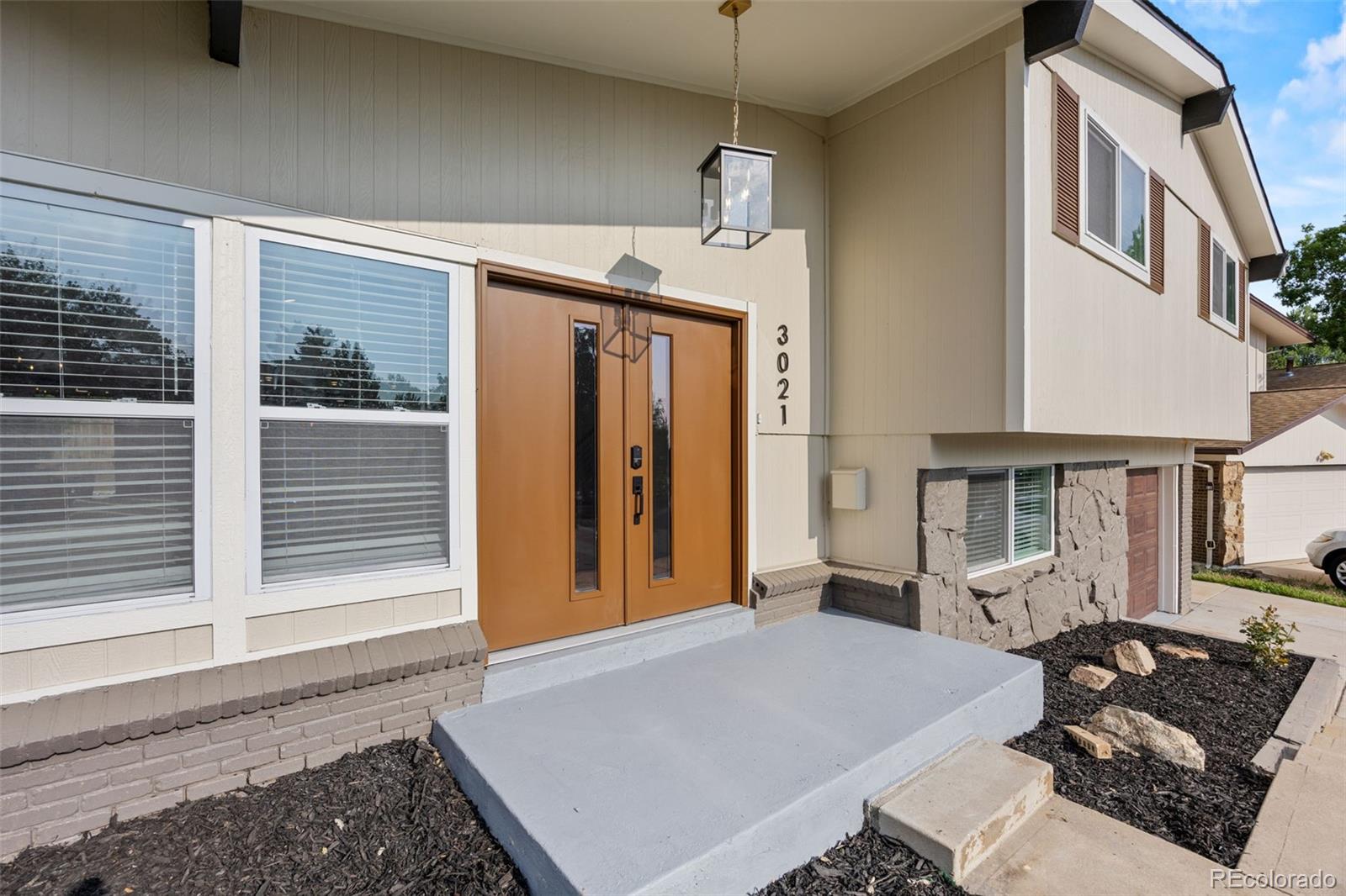 MLS Image #5 for 3021 s valentia street,denver, Colorado