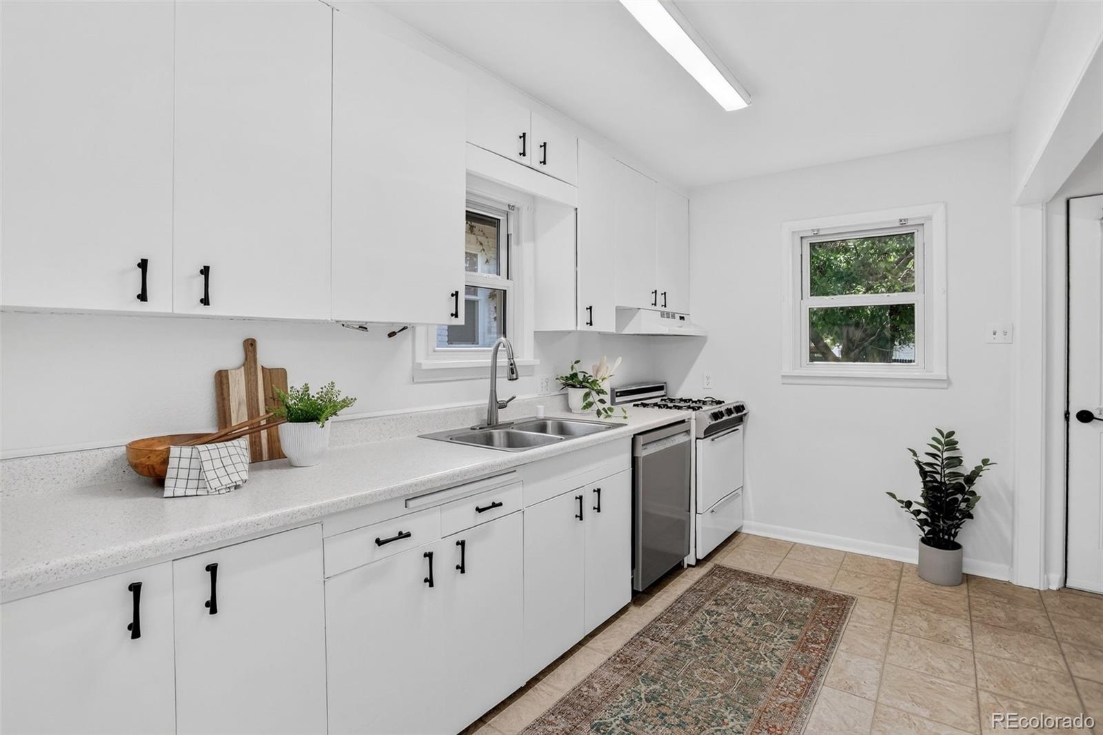 MLS Image #8 for 1961 s marion street,denver, Colorado