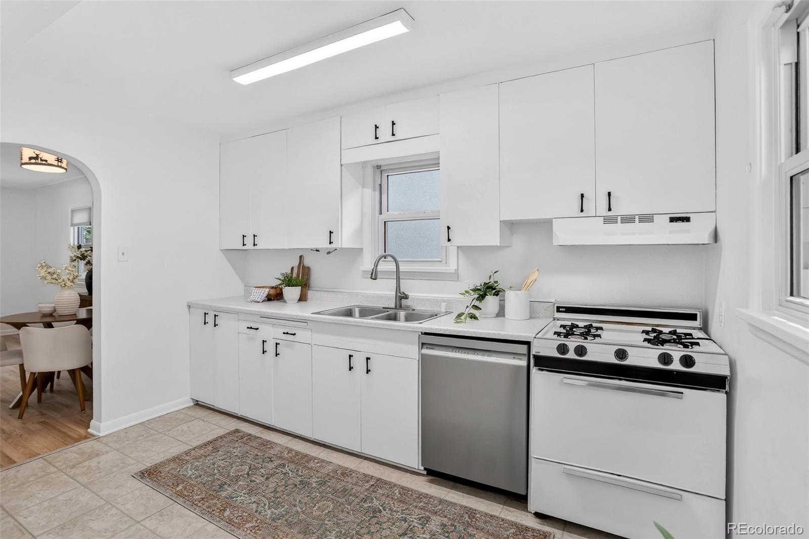 MLS Image #9 for 1961 s marion street,denver, Colorado