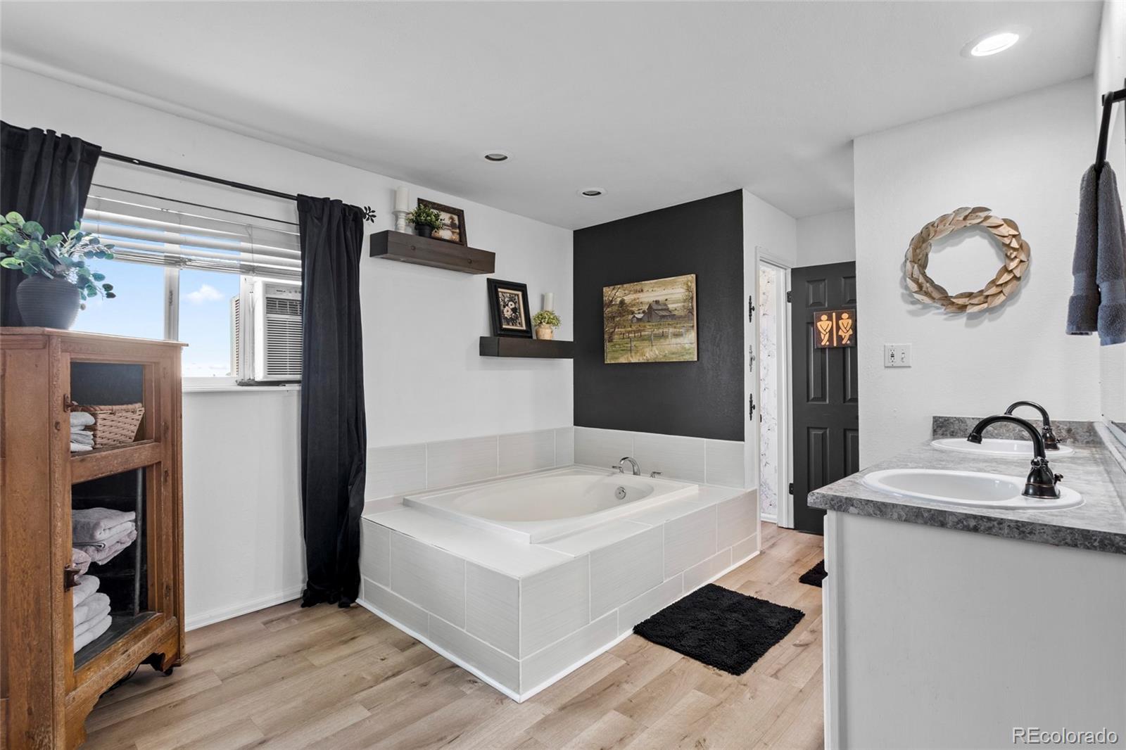 MLS Image #24 for 54465 e county road 6 ,strasburg, Colorado