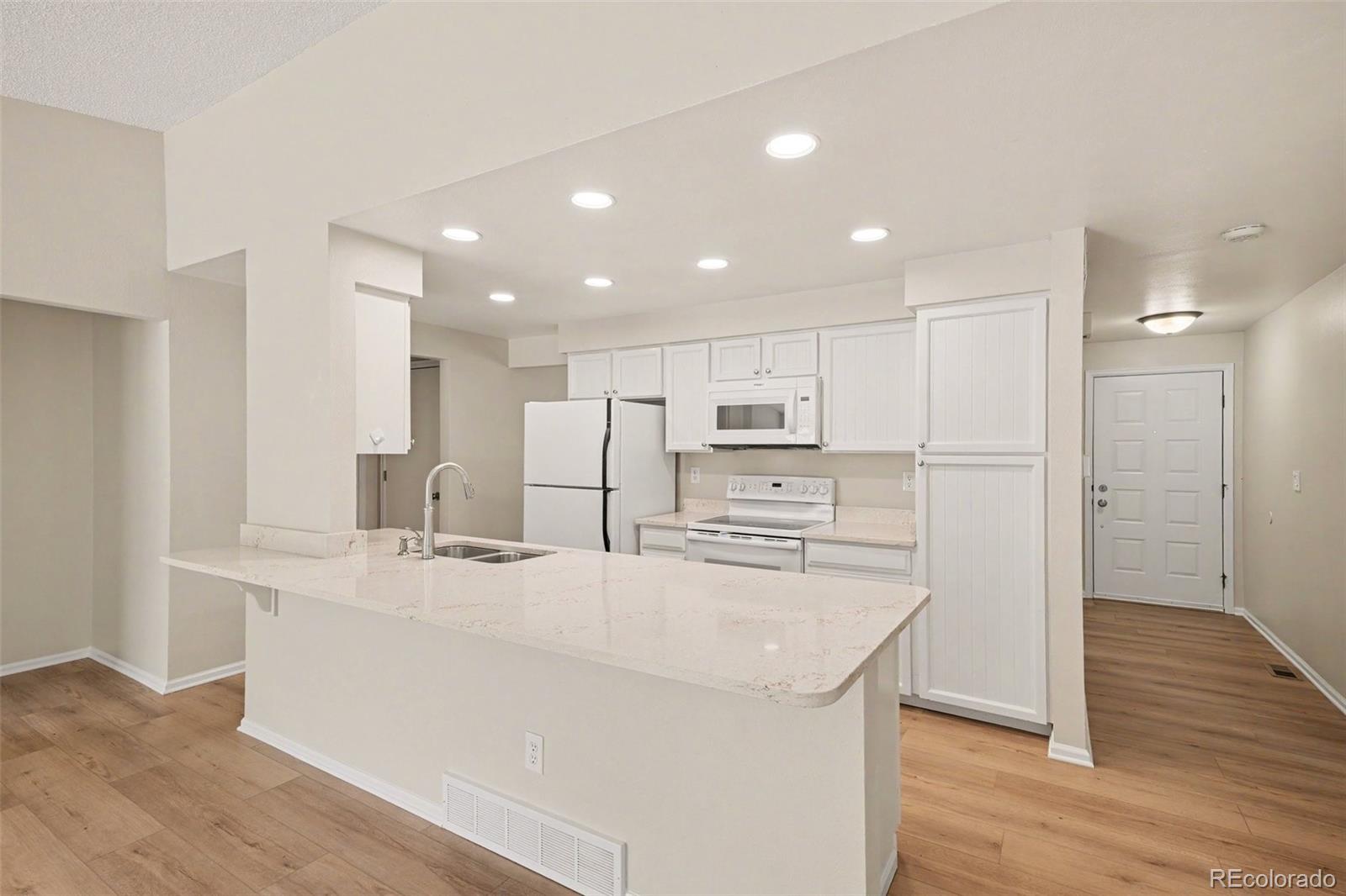 MLS Image #3 for 3638 s bahama street,aurora, Colorado