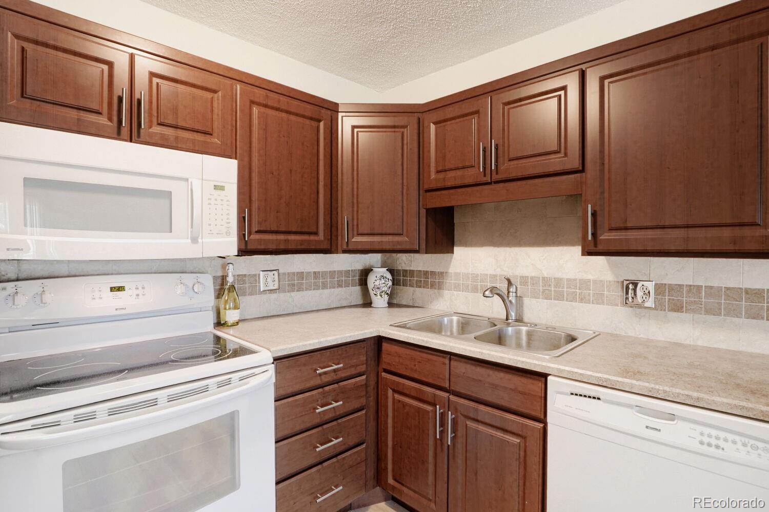 MLS Image #3 for 13609 e cornell avenue,aurora, Colorado