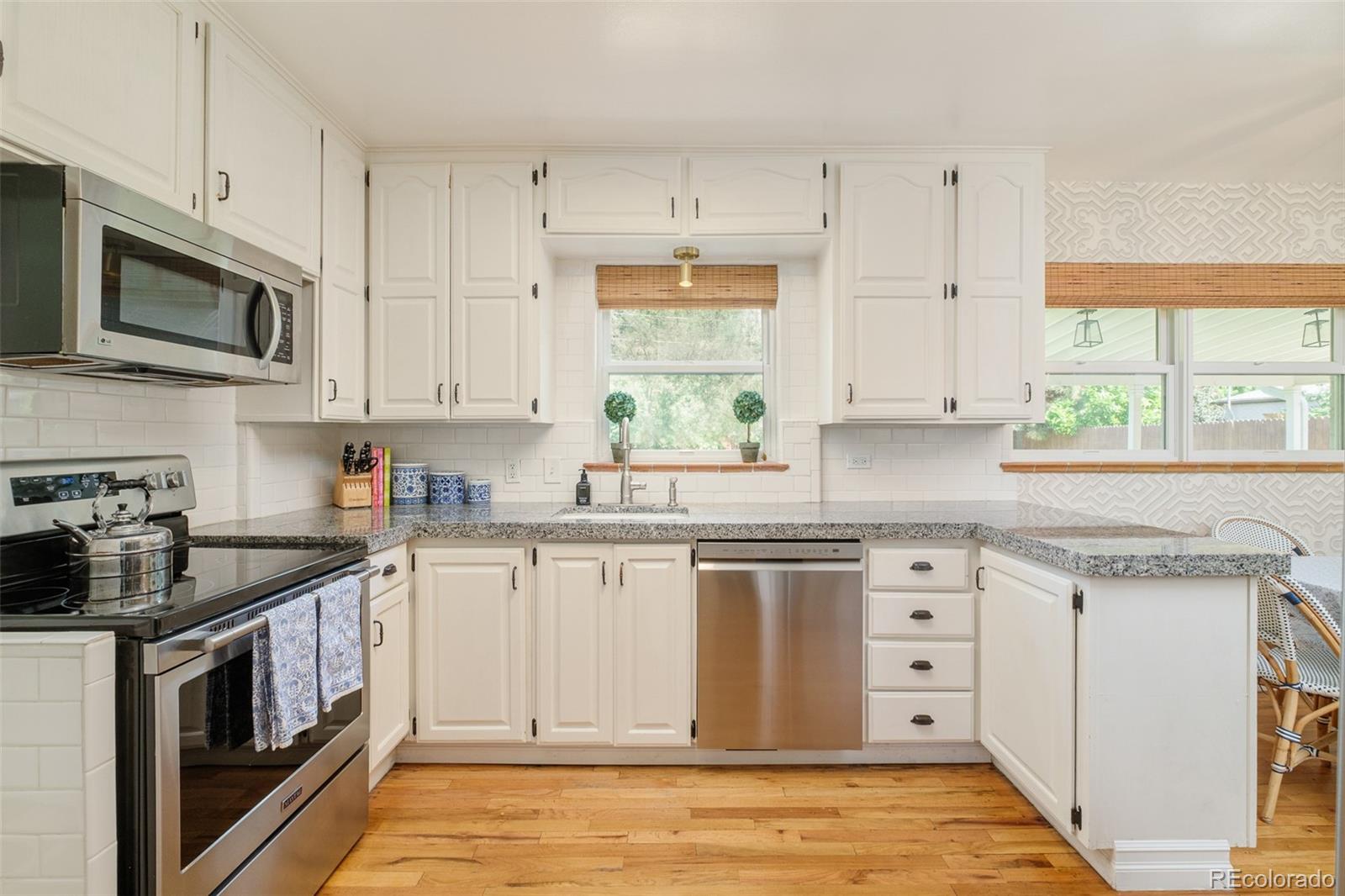 MLS Image #10 for 716  krameria street,denver, Colorado