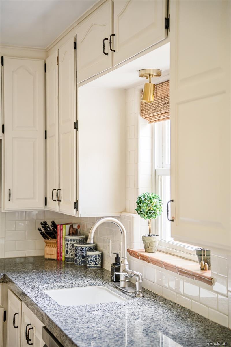 MLS Image #12 for 716  krameria street,denver, Colorado