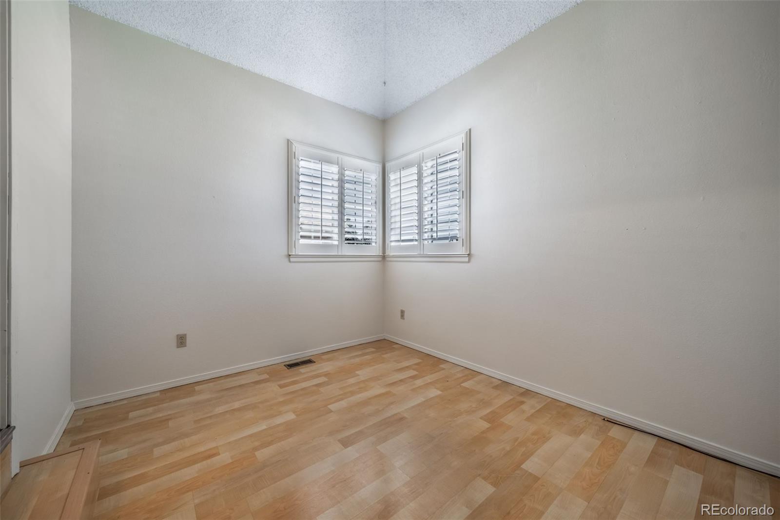 MLS Image #15 for 20460 e 45th avenue,denver, Colorado