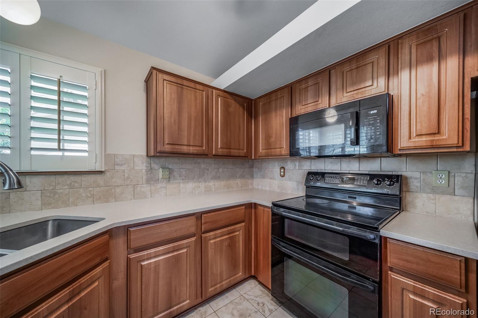 MLS Image #6 for 20460 e 45th avenue,denver, Colorado