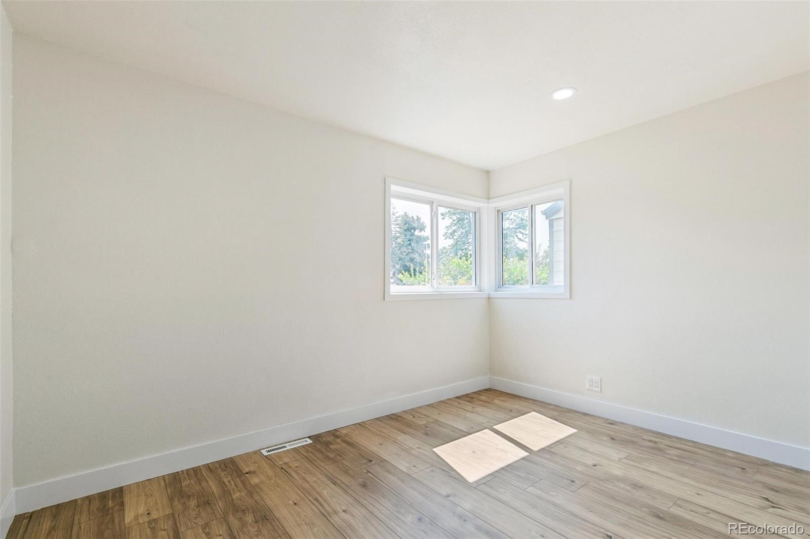 MLS Image #9 for 1657  macon street,aurora, Colorado