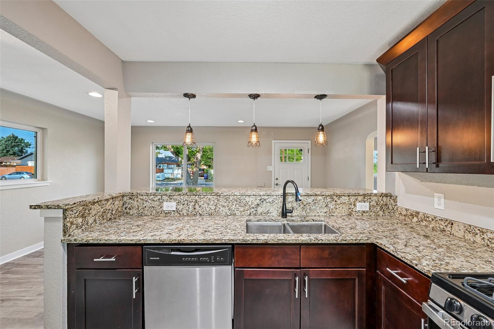 MLS Image #13 for 3290  magnolia street,denver, Colorado