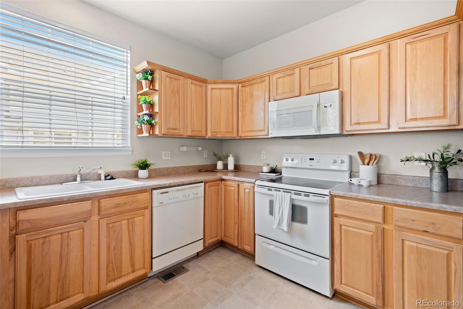 MLS Image #12 for 16982 e warren place a,aurora, Colorado
