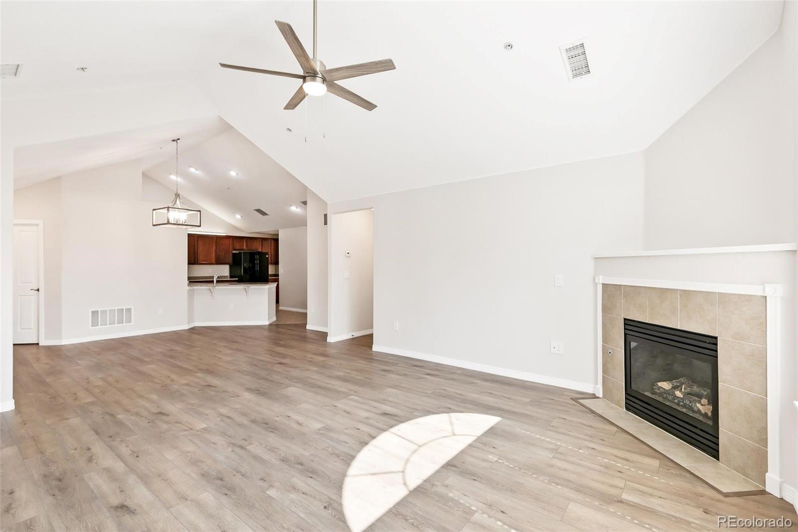 MLS Image #3 for 1996 s espana court b,aurora, Colorado