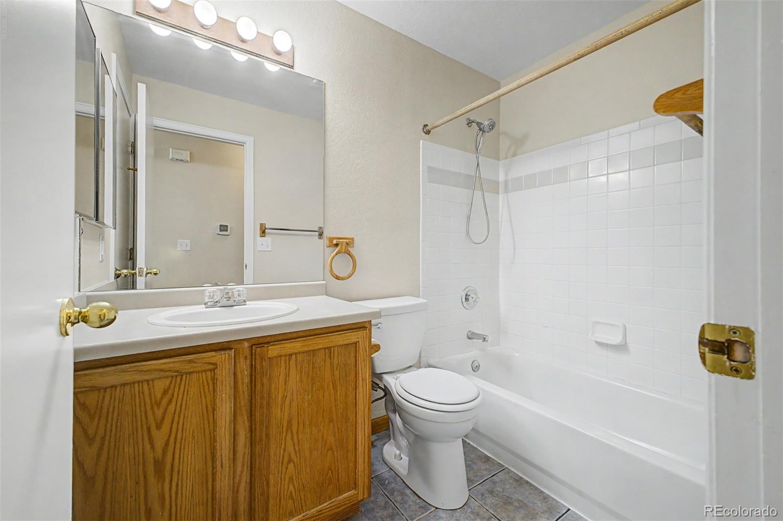 MLS Image #12 for 19040 e 22nd place,aurora, Colorado