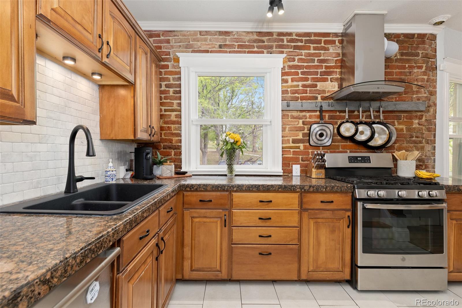 MLS Image #15 for 2151 n clay street,denver, Colorado