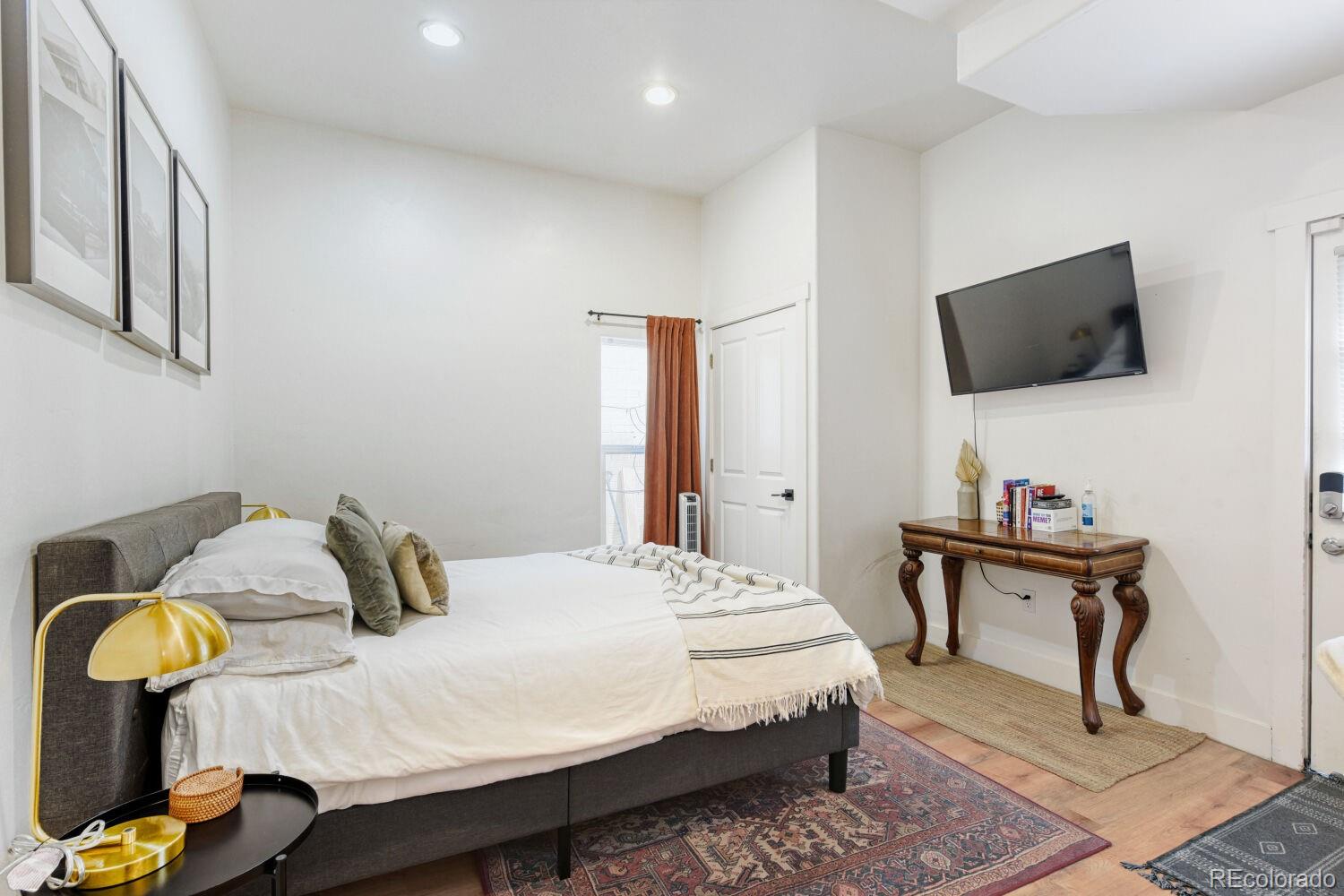 MLS Image #10 for 2808  california street,denver, Colorado