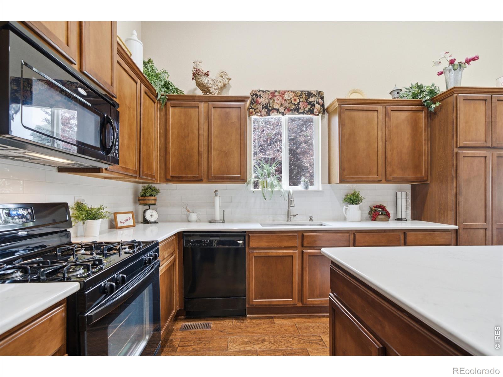 MLS Image #11 for 520  botley court,windsor, Colorado