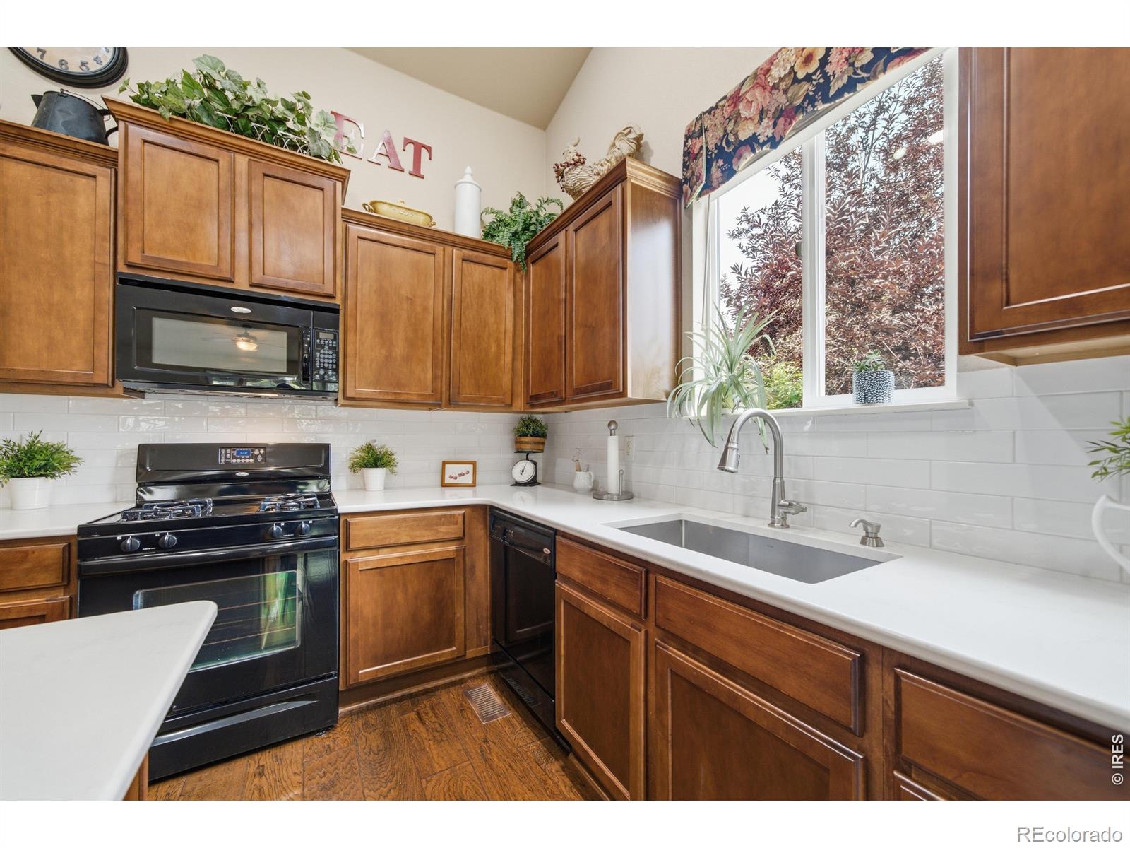 MLS Image #9 for 520  botley court,windsor, Colorado