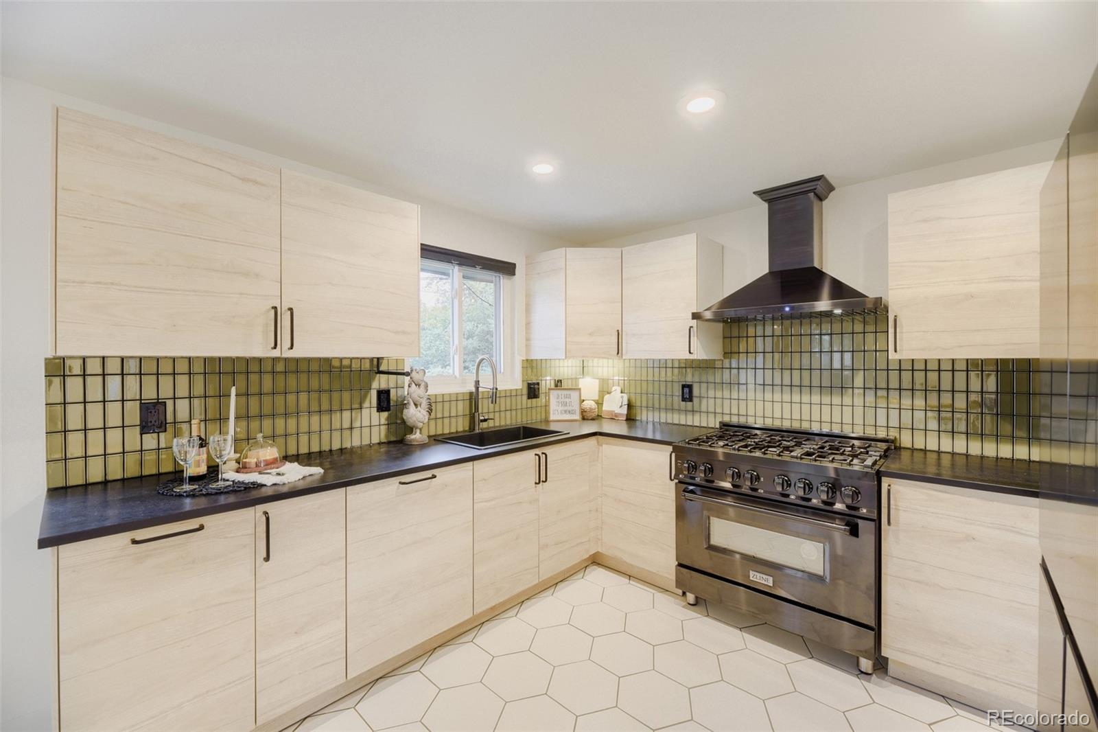 MLS Image #10 for 1364 s poplar street,denver, Colorado