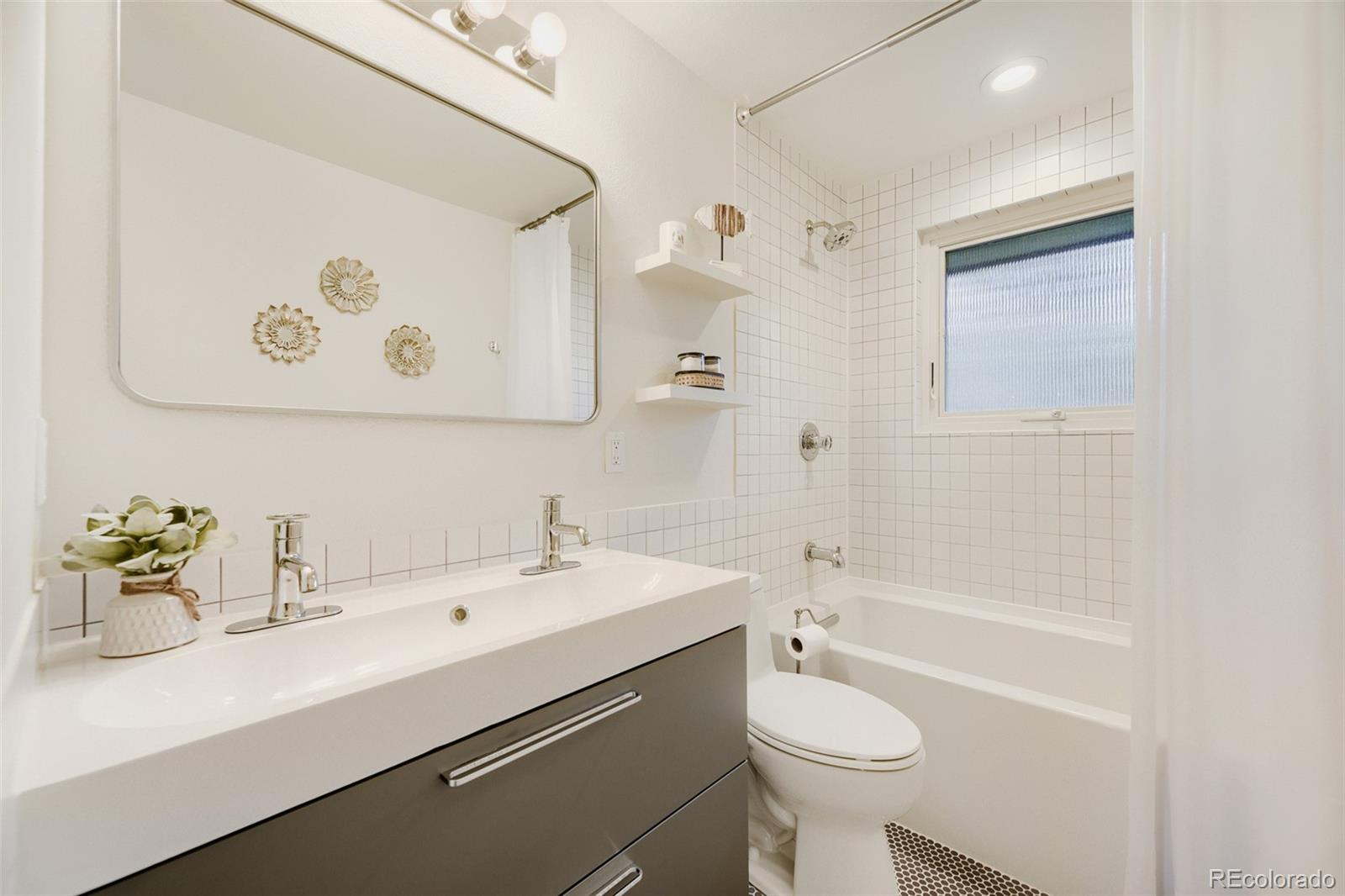MLS Image #15 for 1364 s poplar street,denver, Colorado