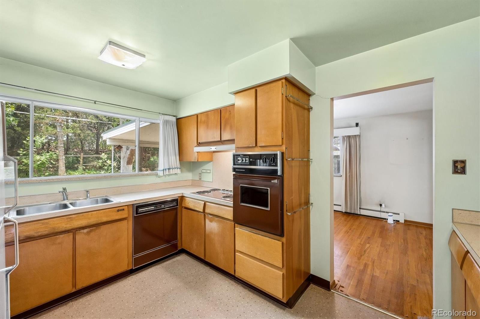 MLS Image #11 for 6408 s acoma street,littleton, Colorado