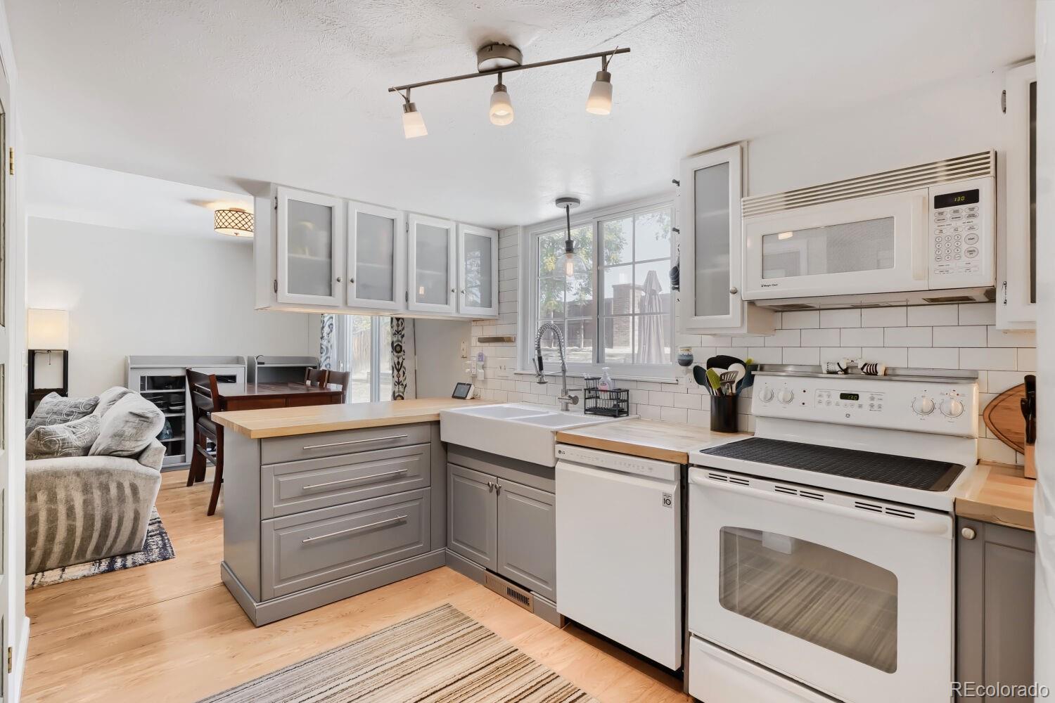 MLS Image #2 for 15865 e custer drive,aurora, Colorado