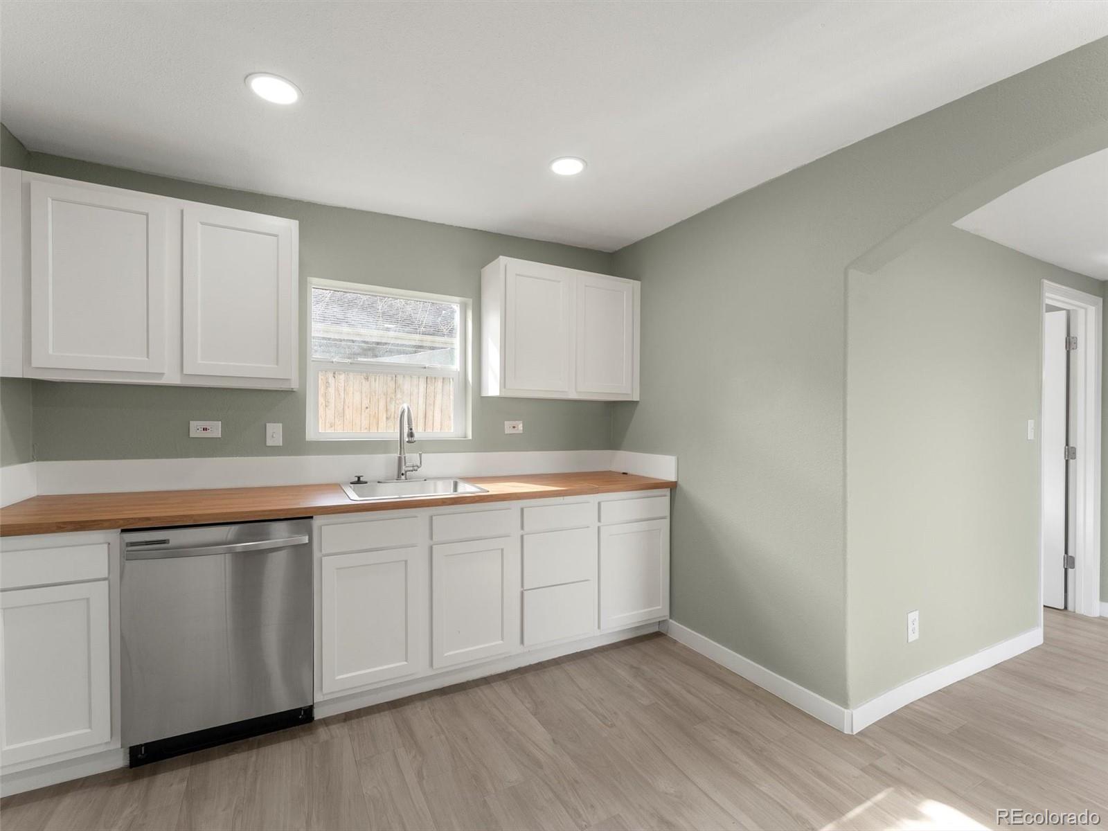 MLS Image #11 for 675  knox court,denver, Colorado