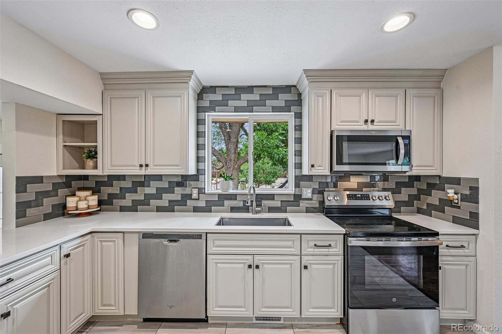 MLS Image #14 for 392  zion street,aurora, Colorado