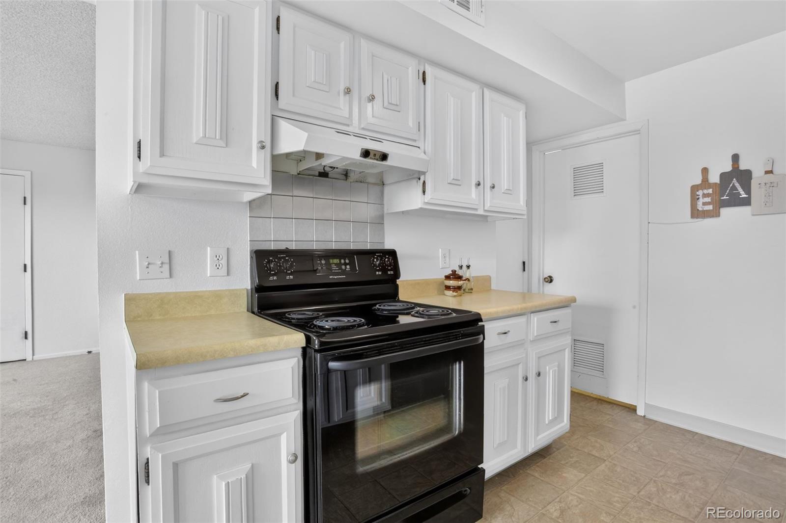 MLS Image #7 for 9964  orangewood drive ,denver, Colorado