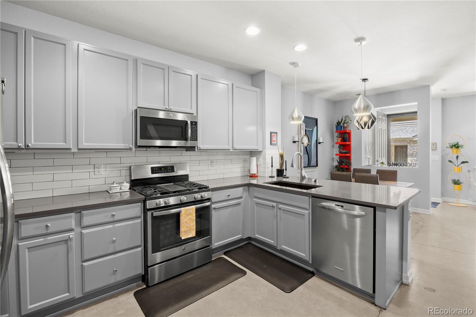 MLS Image #11 for 562 e dry creek place,littleton, Colorado