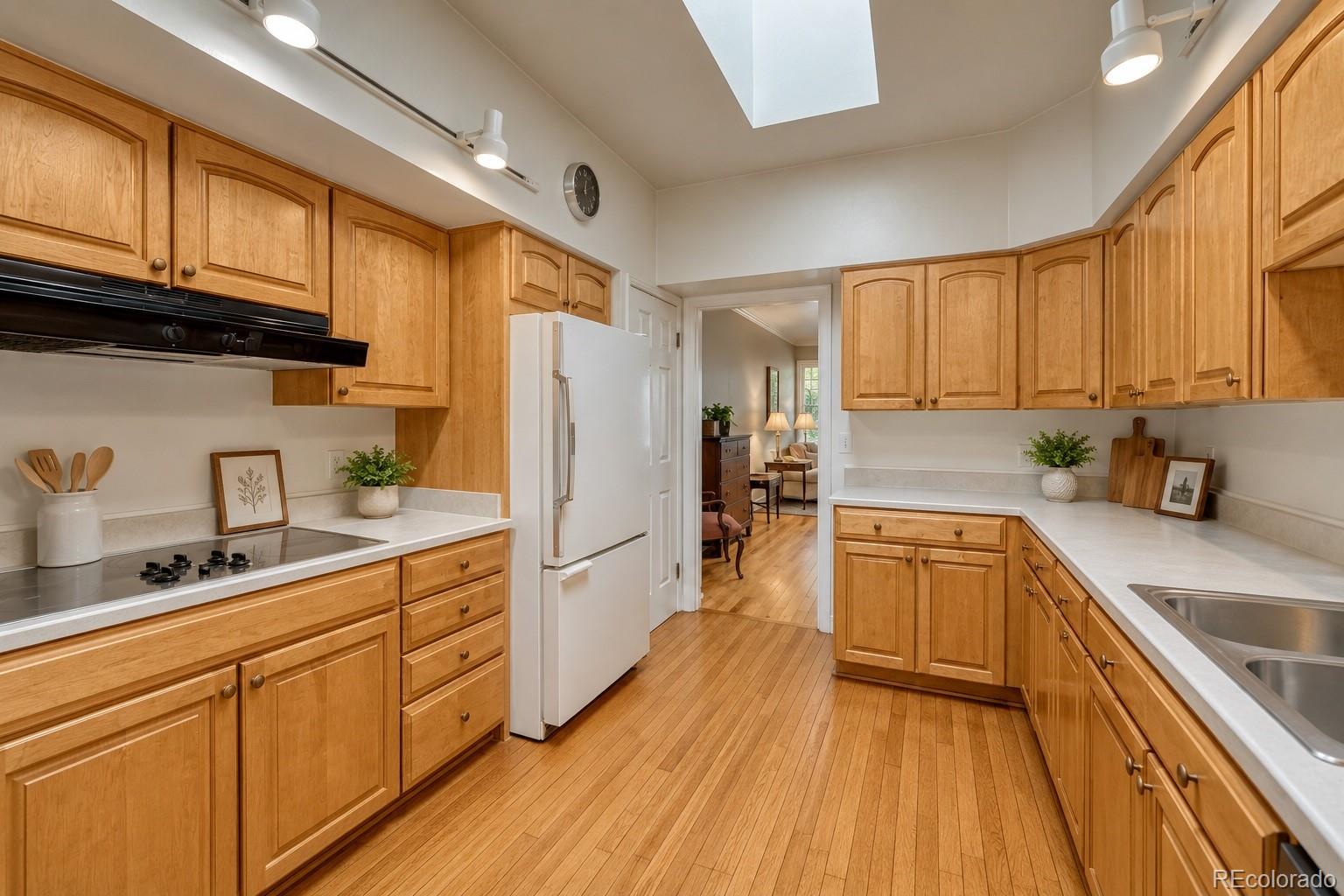 MLS Image #10 for 2800 s university boulevard,denver, Colorado