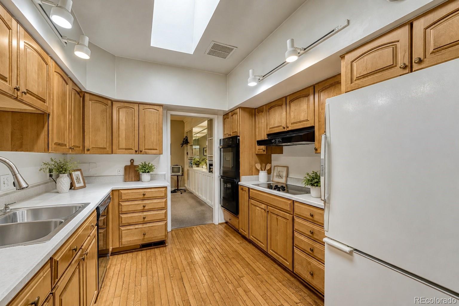 MLS Image #11 for 2800 s university boulevard,denver, Colorado
