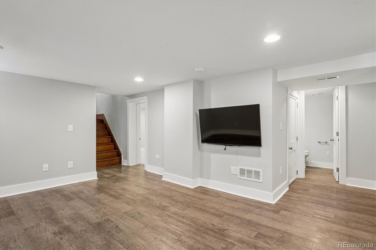 MLS Image #33 for 3515 n vine street,denver, Colorado
