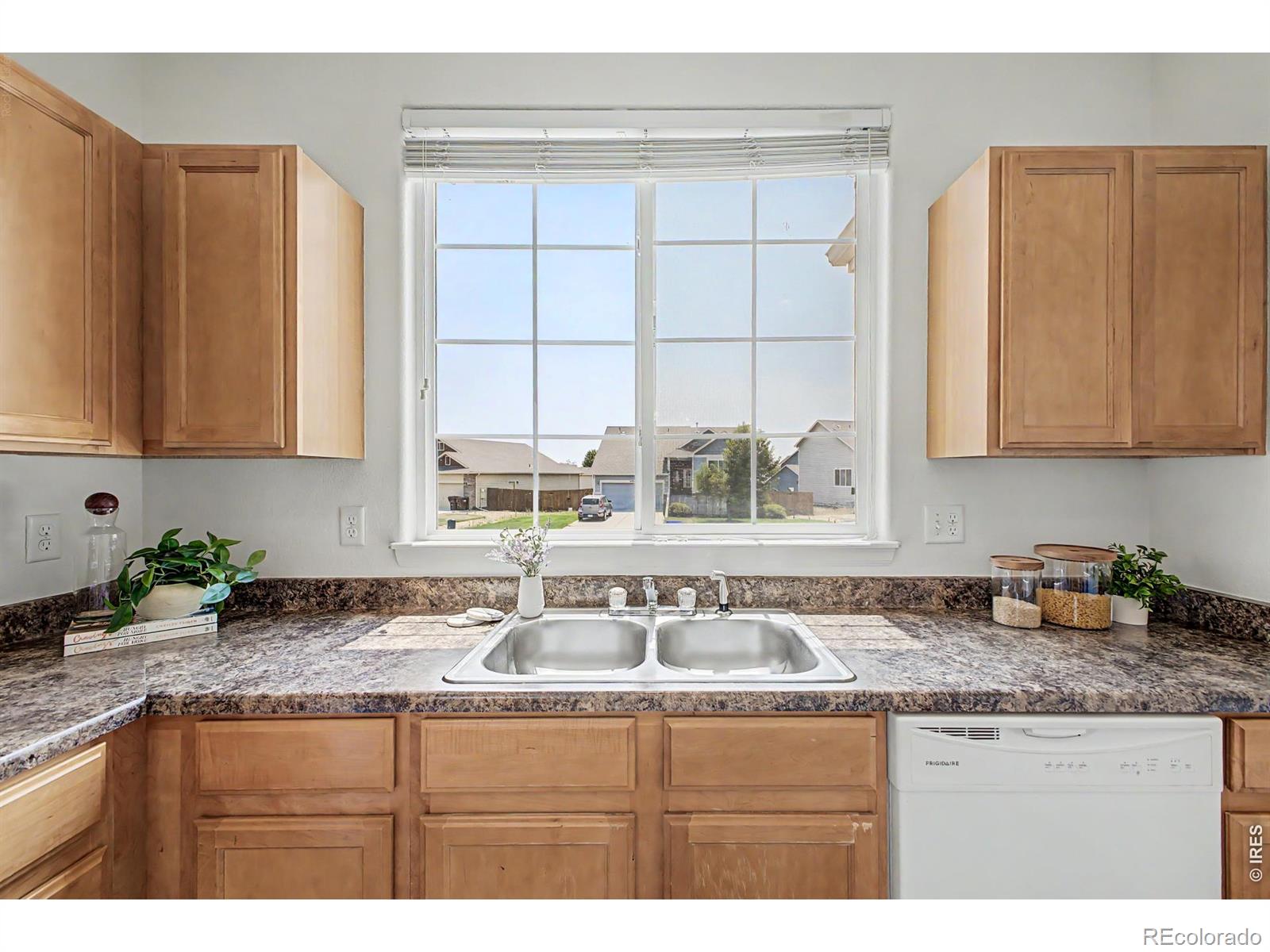 MLS Image #8 for 533 e 28th st dr,greeley, Colorado
