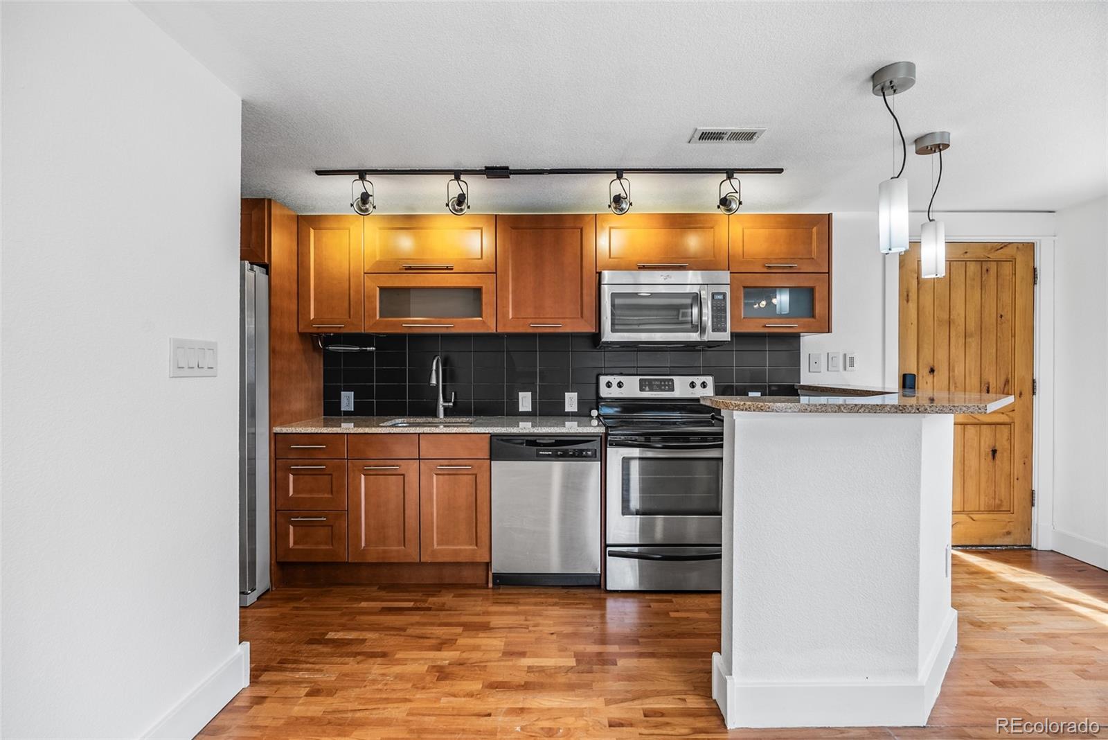 MLS Image #18 for 195 s pennsylvania street 107,denver, Colorado