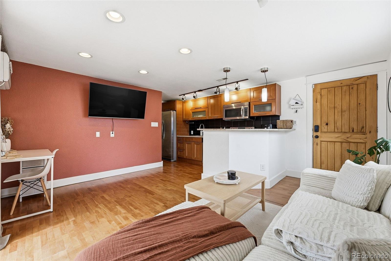 MLS Image #2 for 195 s pennsylvania street 107,denver, Colorado
