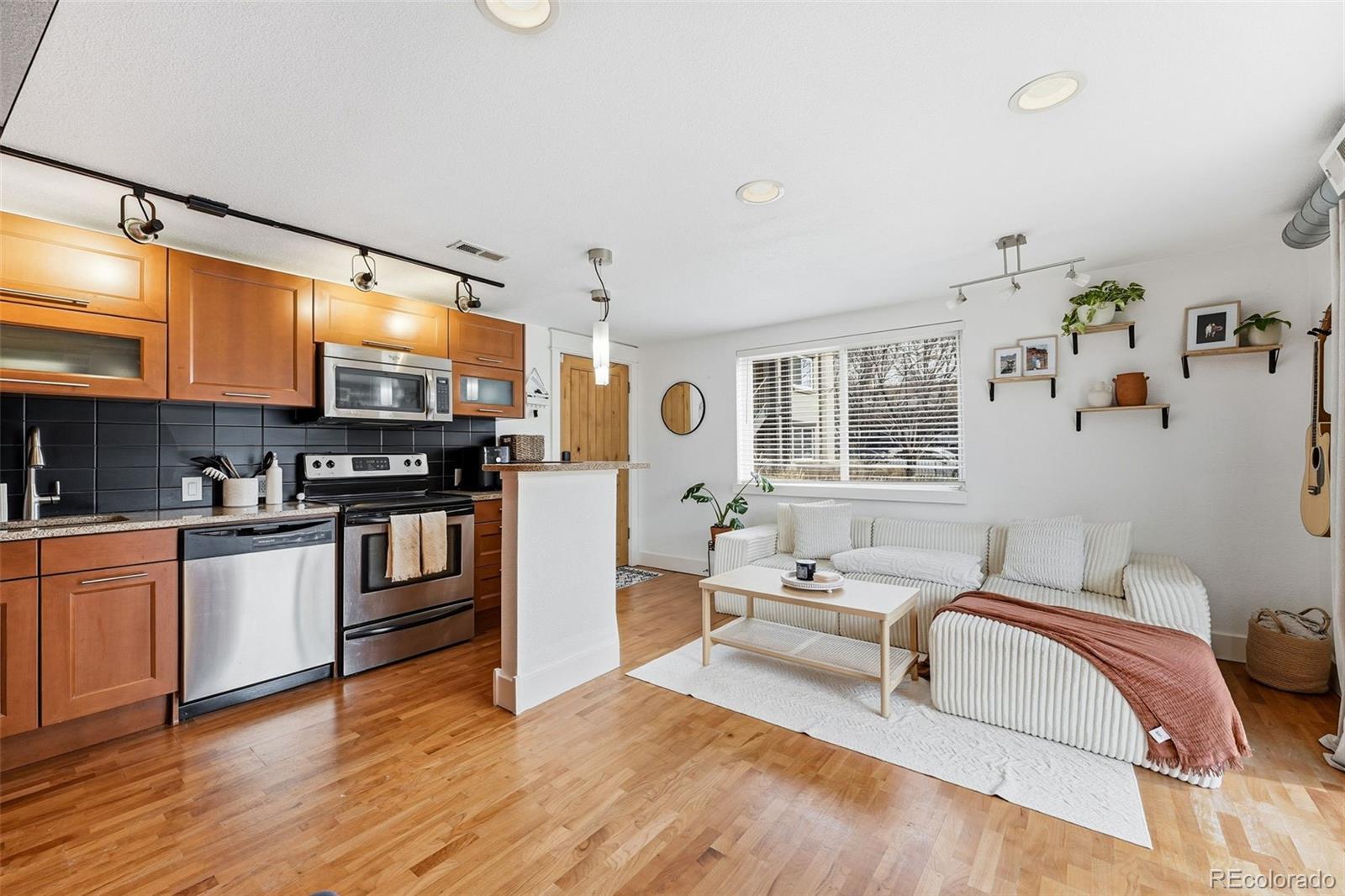 MLS Image #4 for 195 s pennsylvania street 107,denver, Colorado